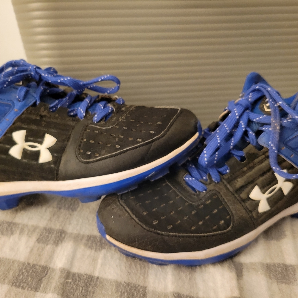 UA boys baseball cleats